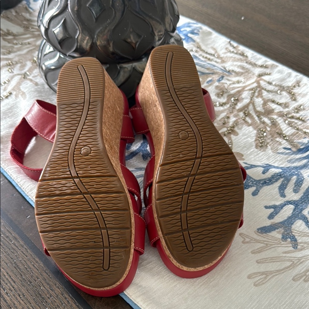 Clarks Women's Vibrant Red Sandals - Picture 5 of 5